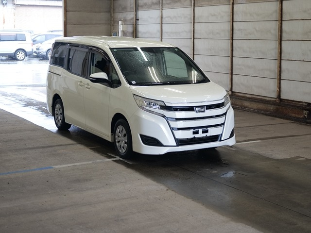 TOYOTA NOAH 2019
