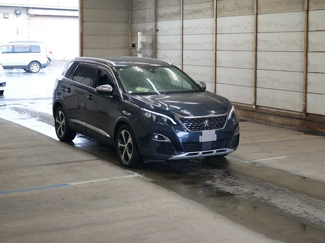 PEUGEOT 5008 2018