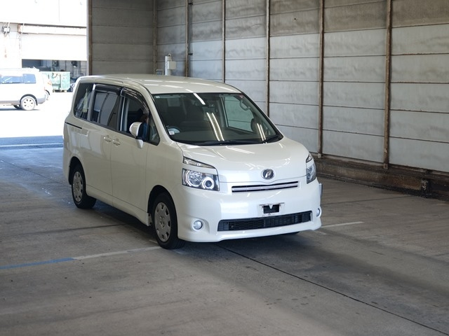TOYOTA VOXY 2008