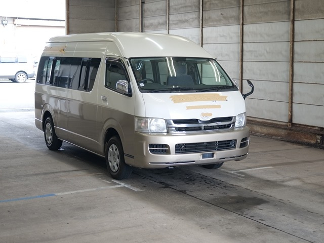 TOYOTA HIACE 2010