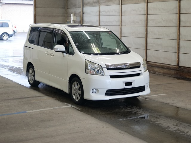 TOYOTA NOAH 2008