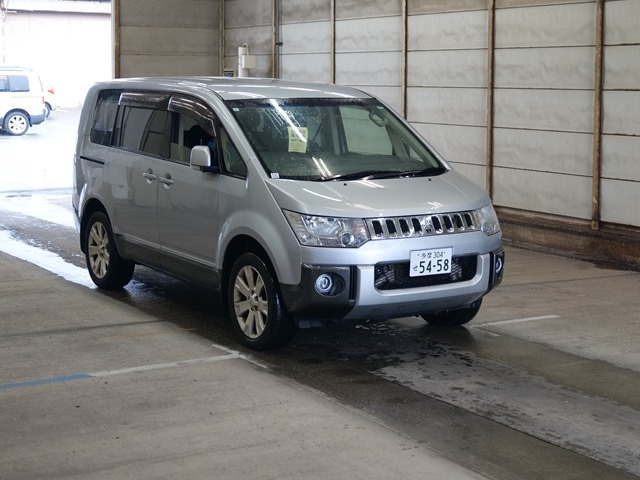 MITSUBISHI DELICA D5 2015