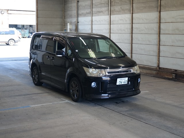 MITSUBISHI DELICA D5