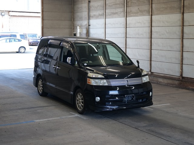 TOYOTA VOXY 2006
