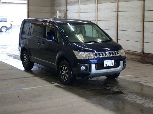 MITSUBISHI DELICA D5 2010