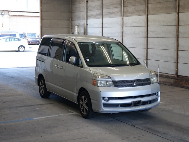 TOYOTA VOXY 2006