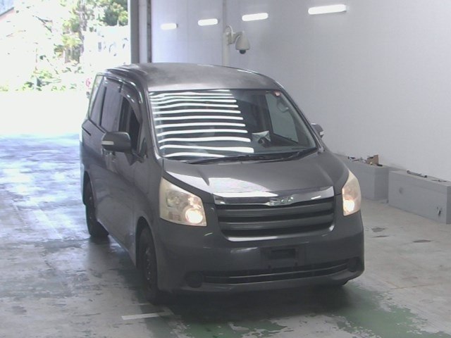 TOYOTA NOAH 2008