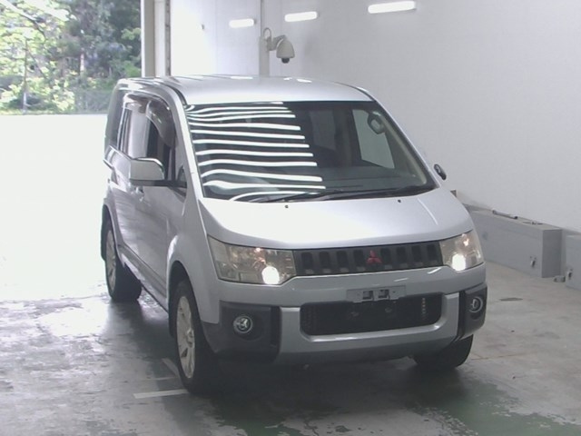 MITSUBISHI DELICA D5 2009