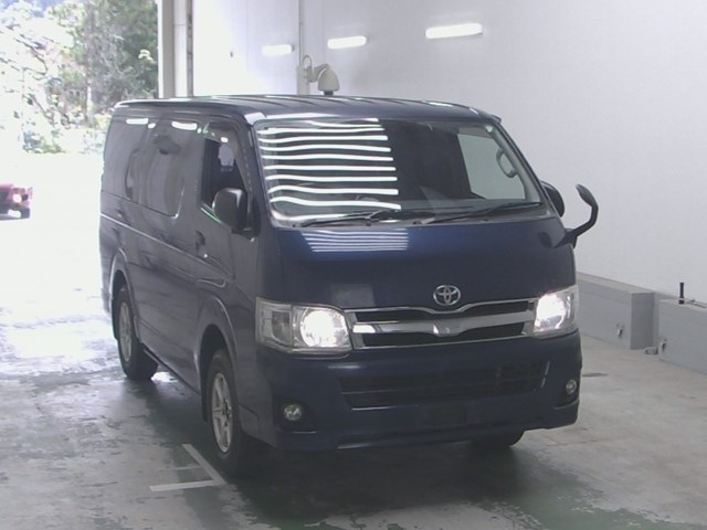 TOYOTA HIACE VAN 2011