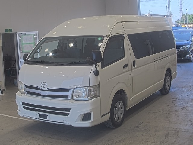 TOYOTA HIACE 2013
