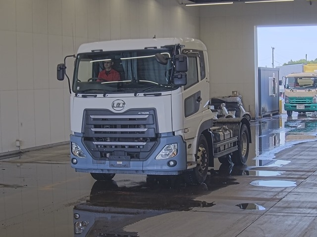 NISSAN QUON 2018