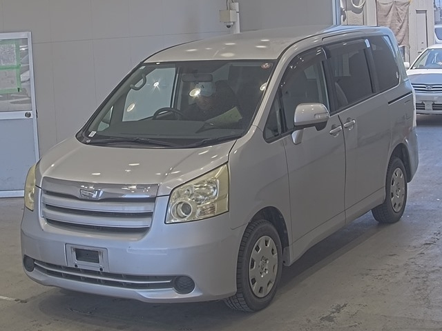 TOYOTA NOAH 2008