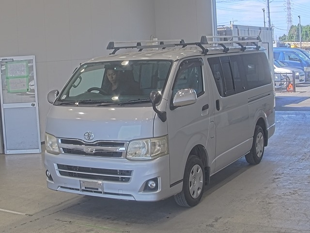 TOYOTA HIACE VAN 2011
