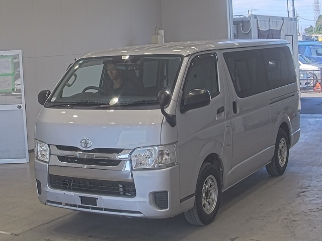 TOYOTA HIACE VAN 2019