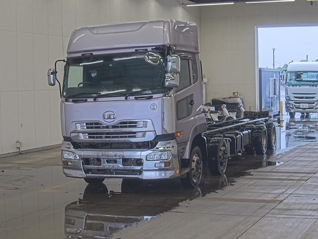 NISSAN UD SERIES 2011