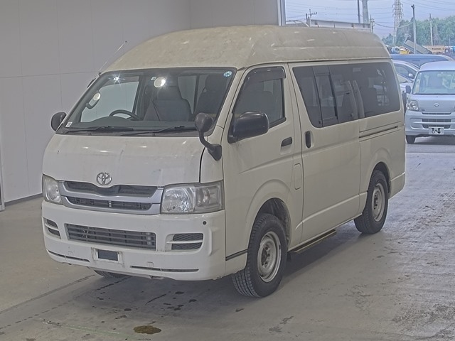 TOYOTA HIACE VAN 2010