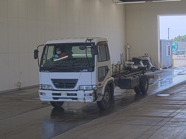 NISSAN CONDOR 2005