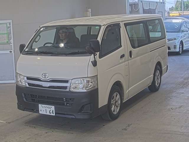 TOYOTA HIACE VAN 2013