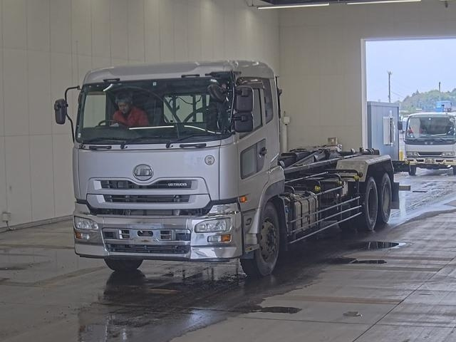NISSAN UD SERIES 2012