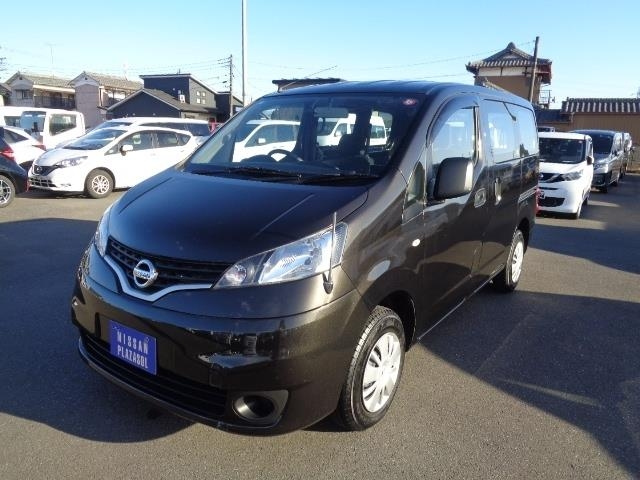 NISSAN NV200