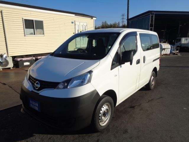 NISSAN NV200