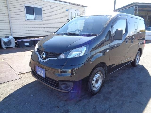 NISSAN NV200