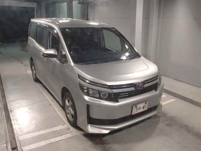 TOYOTA VOXY 2017
