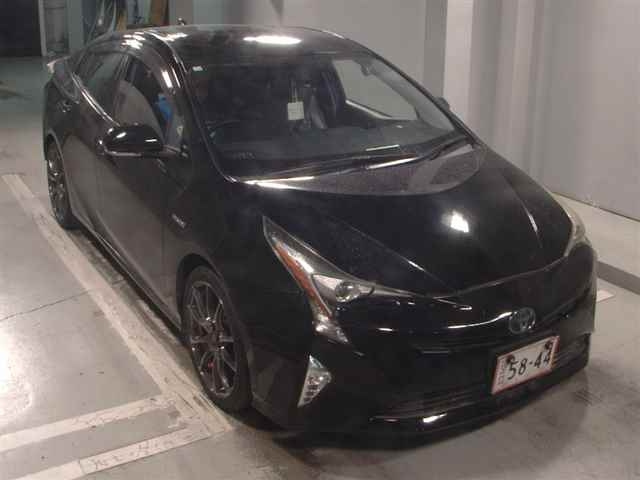 TOYOTA PRIUS 2016
