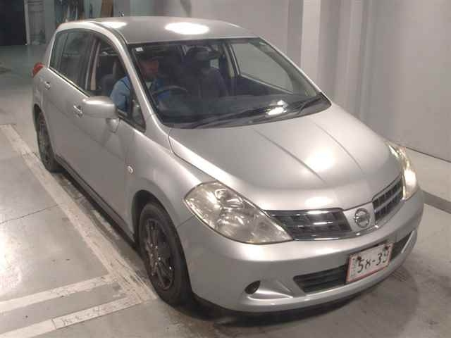 NISSAN TIIDA 2011