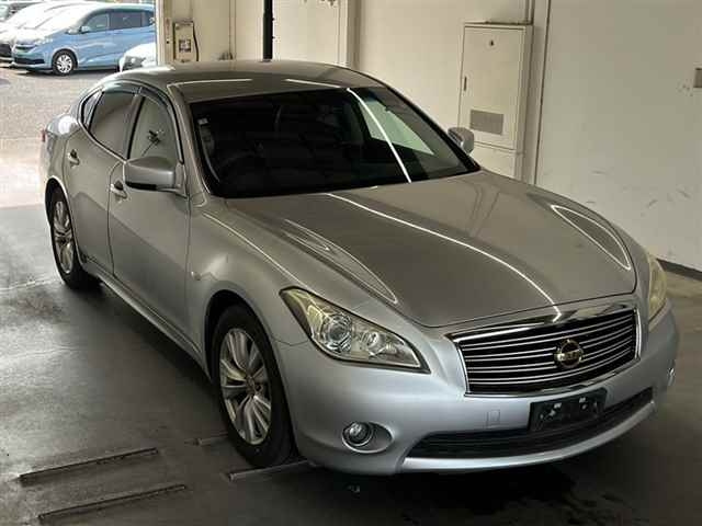 NISSAN FUGA 2010