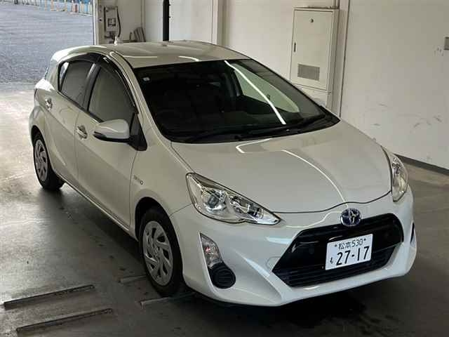 TOYOTA AQUA 2017