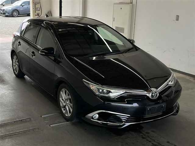 TOYOTA AURIS 2016