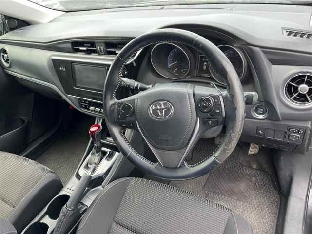 TOYOTA AURIS 2016