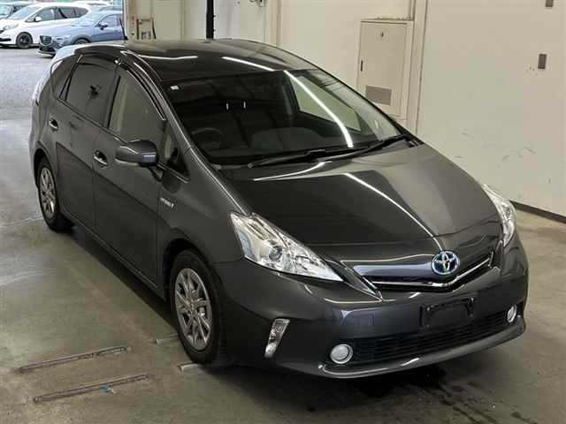 TOYOTA PRIUS ALPHA 2014