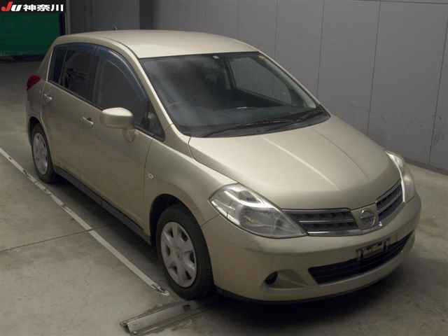 NISSAN TIIDA 2010