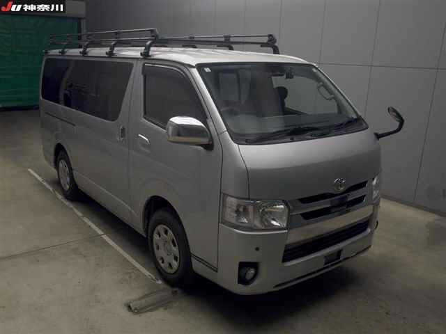 TOYOTA HIACE VAN 2020