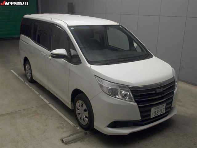 TOYOTA NOAH 2015