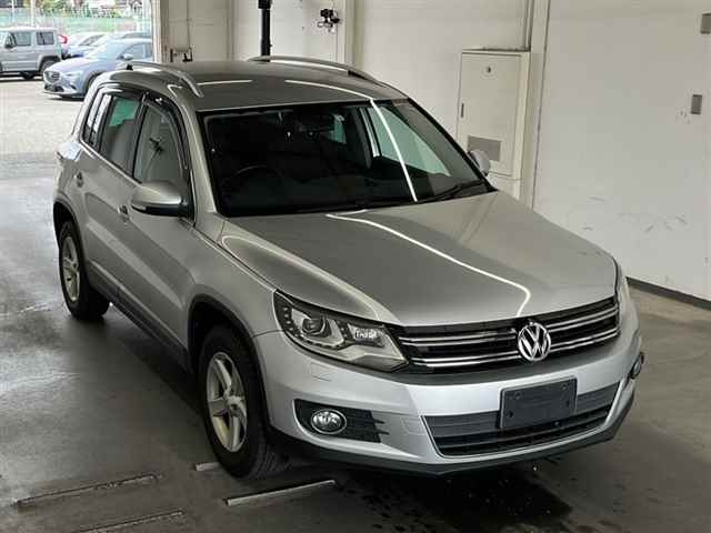VOLKSWAGEN TIGUAN 2012