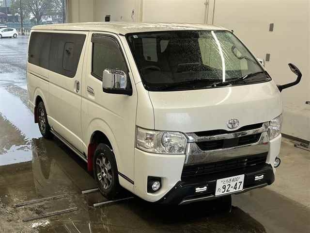 TOYOTA HIACE VAN 2020