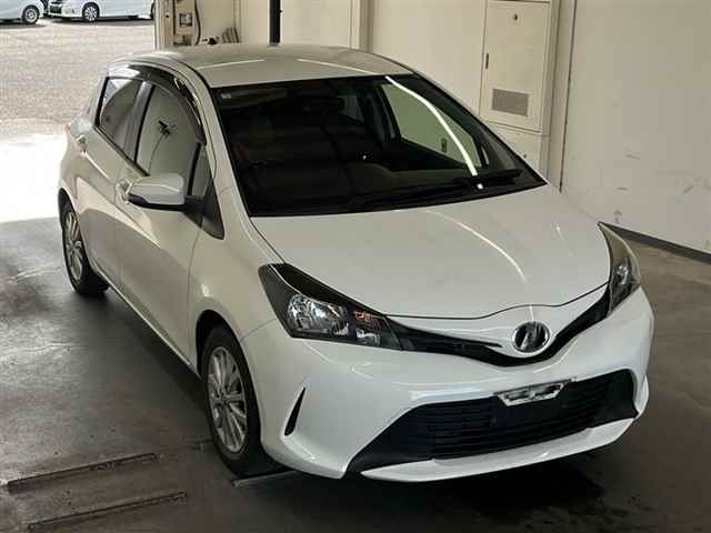 TOYOTA VITZ 2016
