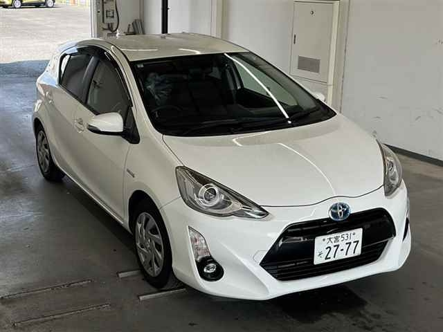 TOYOTA AQUA 2015