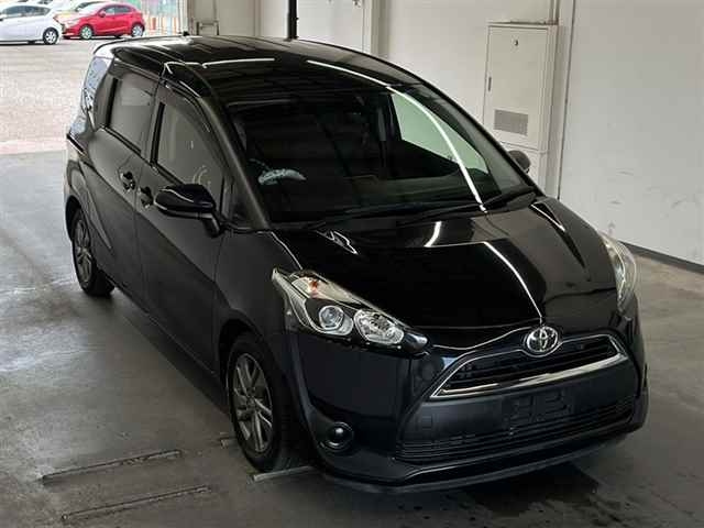 TOYOTA SIENTA 2017