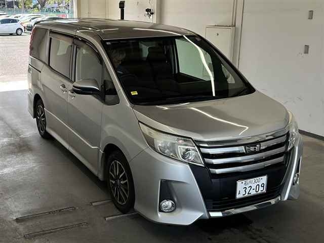 TOYOTA NOAH