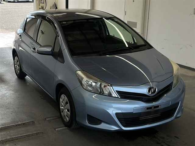 TOYOTA VITZ 2013