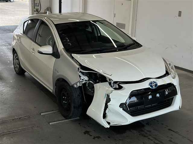 TOYOTA AQUA 2015
