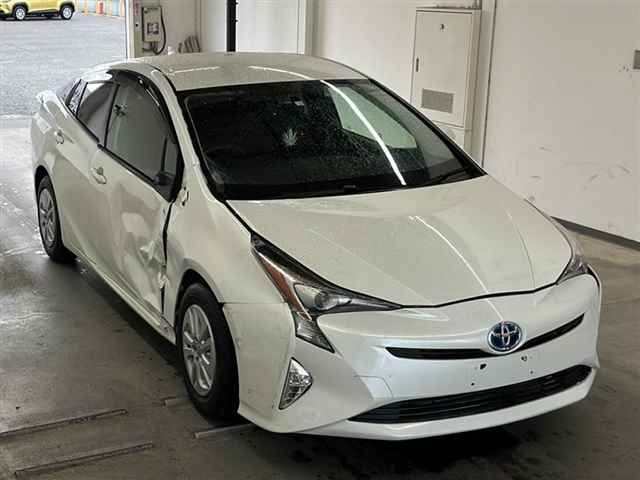 TOYOTA PRIUS 2016