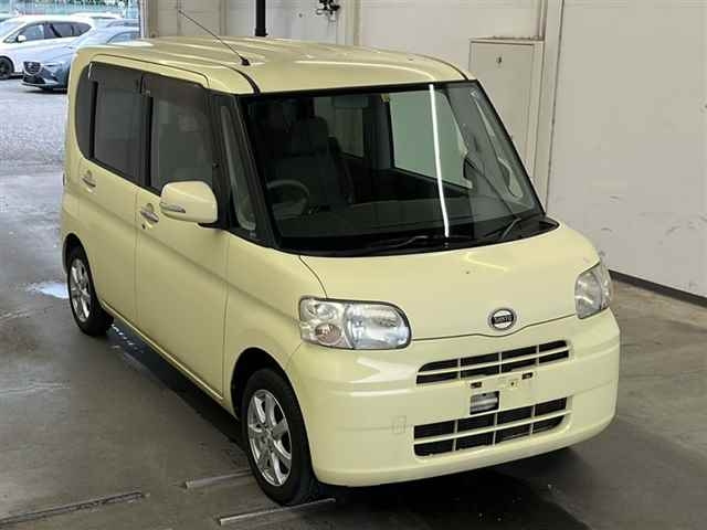 DAIHATSU TANTO 2011