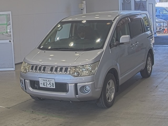 MITSUBISHI DELICA D5 2011