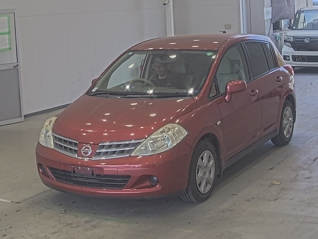 NISSAN TIIDA