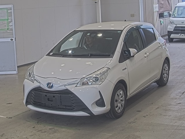 TOYOTA VITZ 2018